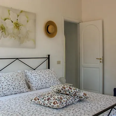 Azzurro Bed and Breakfast 3*
