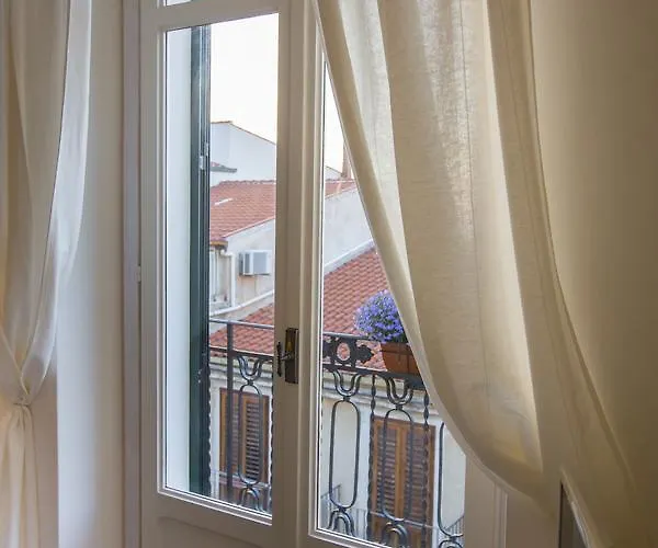 Azzurro לינה וארוחת בוקר 4*