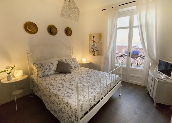 לינה וארוחת בוקר Azzurro 4*