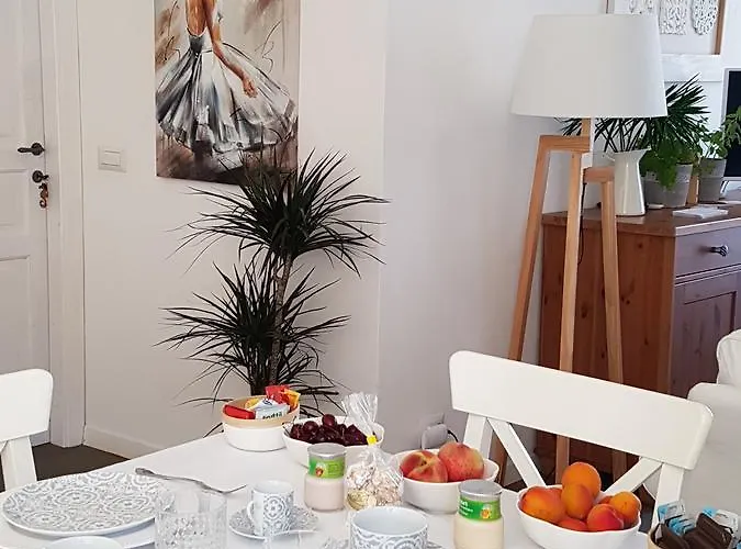 Azzurro לינה וארוחת בוקר 4*