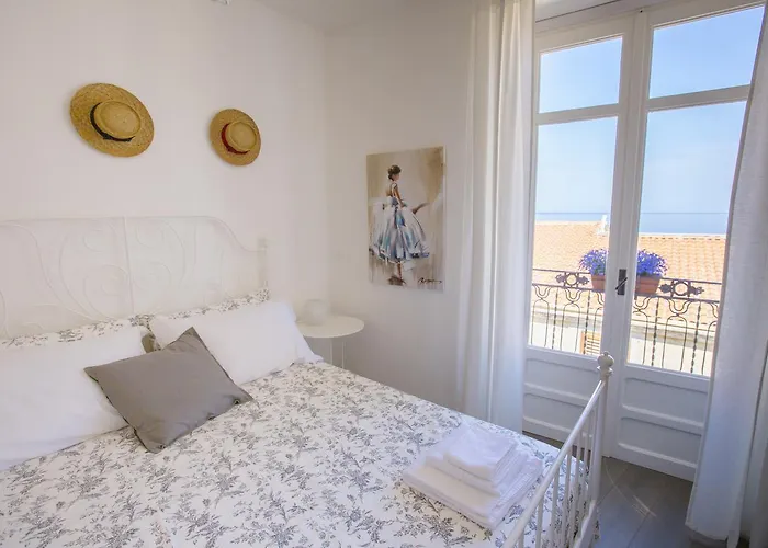 Azzurro לינה וארוחת בוקר 4*